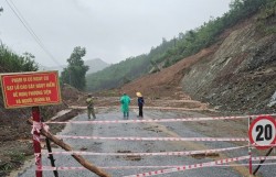 Đà Nẵng mưa lớn, Quốc lộ 14E bị cô lập do sạt lở
