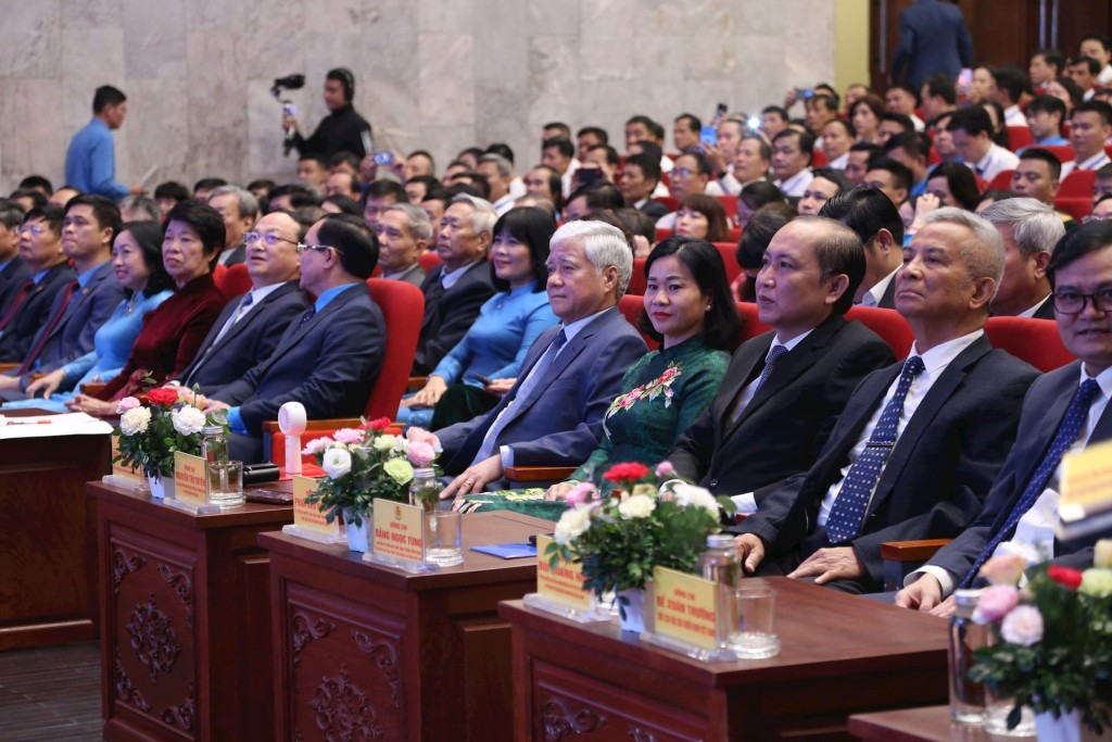 Thi đua đổi mới sáng tạo, nâng cao năng suất lao động, vững tin bước vào kỷ nguyên mới Thi đua đổi mới sáng tạo, nâng cao năng suất lao động, vững tin bước vào kỷ nguyên mới