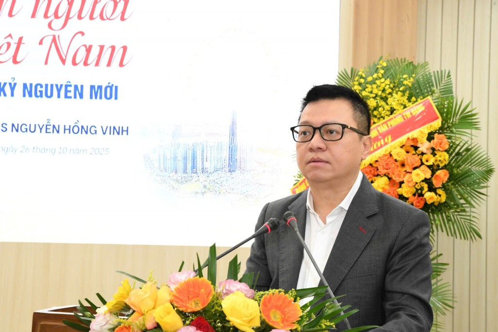 Ra mắt cuốn sách “Con người Việt Nam vào kỷ nguyên mới” của PGS, TS Nguyễn Hồng Vinh Ra mắt cuốn sách “Con người Việt Nam vào kỷ nguyên mới” của PGS, TS Nguyễn Hồng Vinh