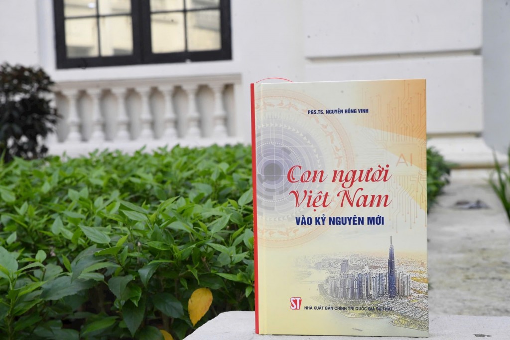 Ra mắt cuốn sách “Con người Việt Nam vào kỷ nguyên mới” của PGS, TS Nguyễn Hồng Vinh Ra mắt cuốn sách “Con người Việt Nam vào kỷ nguyên mới” của PGS, TS Nguyễn Hồng Vinh