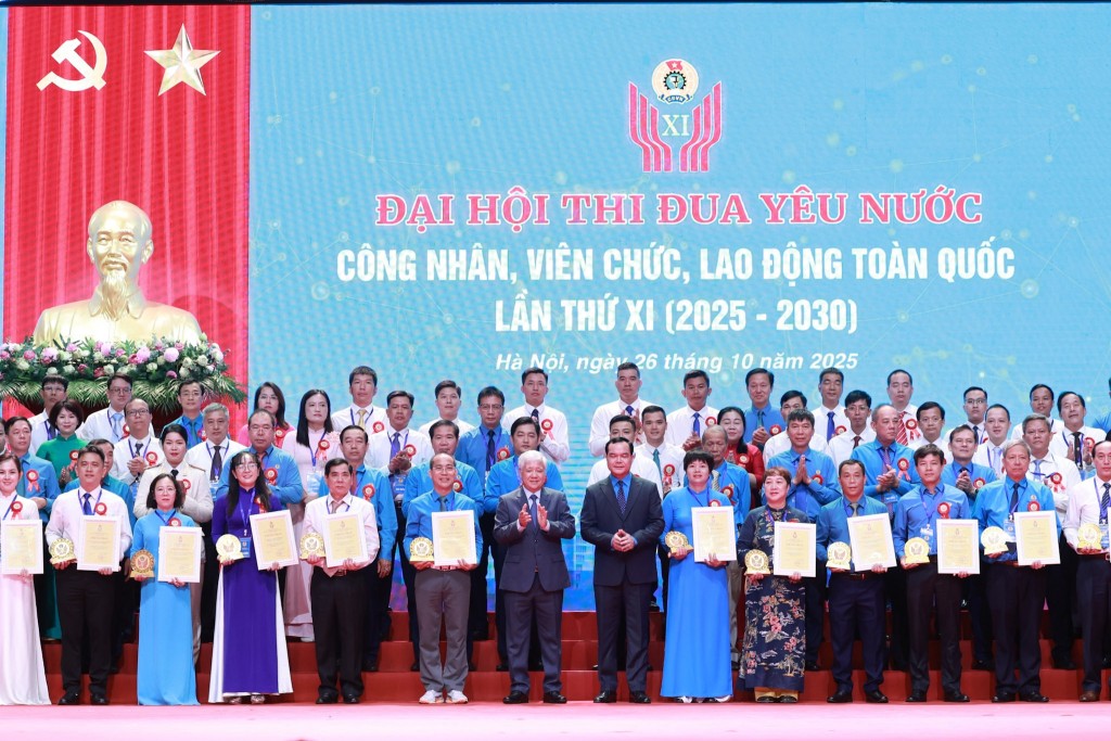 Thi đua đổi mới sáng tạo, nâng cao năng suất lao động, vững tin bước vào kỷ nguyên mới Thi đua đổi mới sáng tạo, nâng cao năng suất lao động, vững tin bước vào kỷ nguyên mới