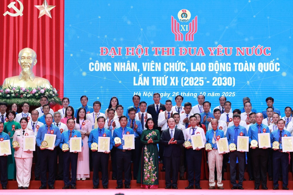 Thi đua đổi mới sáng tạo, nâng cao năng suất lao động, vững tin bước vào kỷ nguyên mới Thi đua đổi mới sáng tạo, nâng cao năng suất lao động, vững tin bước vào kỷ nguyên mới