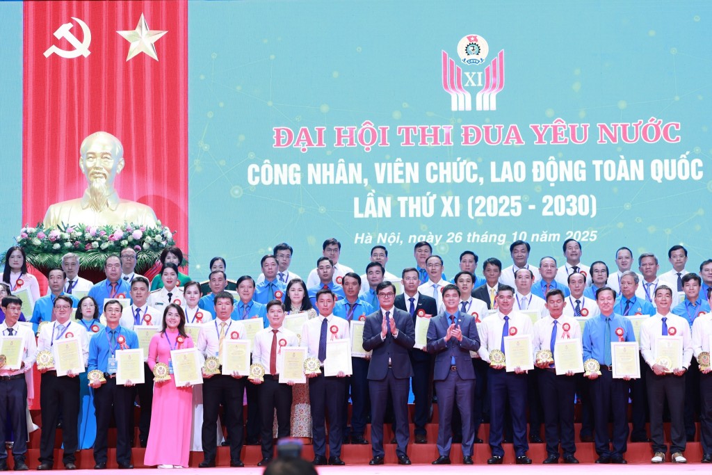 Thi đua đổi mới sáng tạo, nâng cao năng suất lao động, vững tin bước vào kỷ nguyên mới Thi đua đổi mới sáng tạo, nâng cao năng suất lao động, vững tin bước vào kỷ nguyên mới
