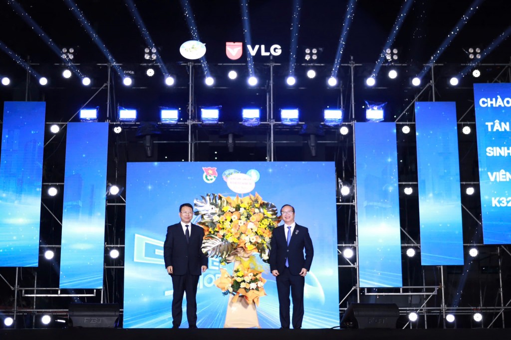 Đêm nhạc hội Excelsior: Khởi đầu rực rỡ của những ước mơ Phương Đông Đêm nhạc hội Excelsior: Khởi đầu rực rỡ của những ước mơ Phương Đông