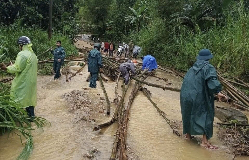 Mưa trắng trời, thủy điện vận hành điều tiết xả lũ