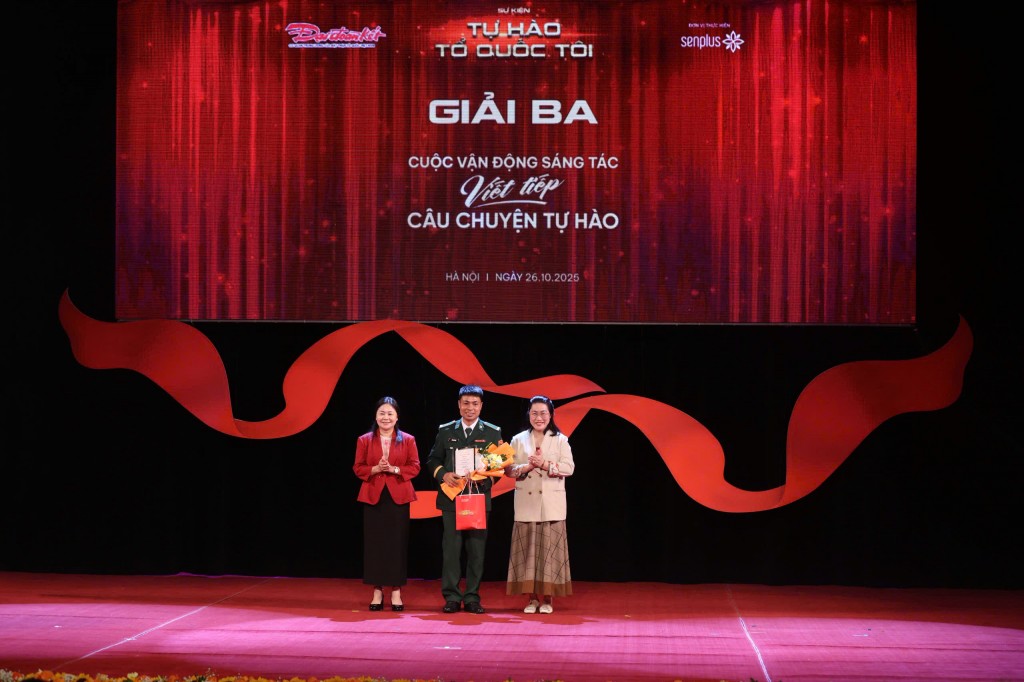 Các tác giả đạt giải Ba được vinh danh