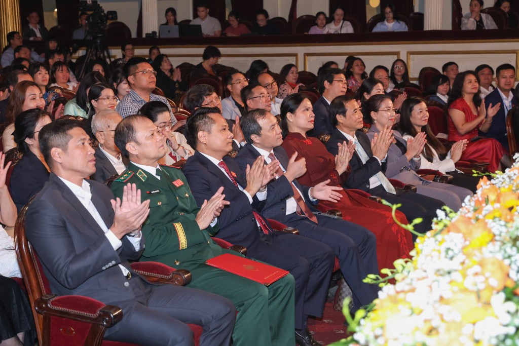 Các vị đại biểu tham dự chương trình