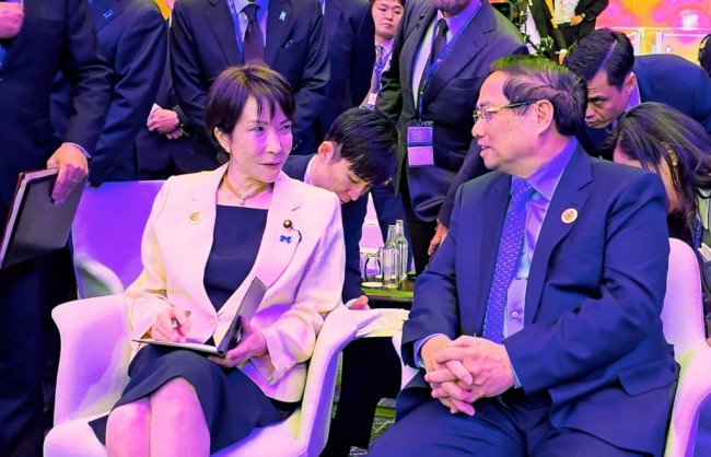 Thủ tướng Phạm Minh Chính gặp tân Thủ tướng Nhật Bản Takaichi Sanae