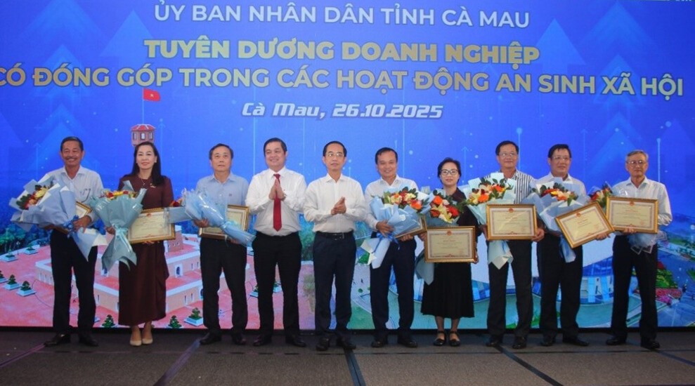 trao Bằng khen cho các doanh nghiệp trao Bằng khen cho các doanh nghiệp