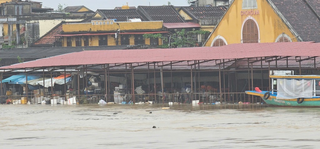 Đà Nẵng: Lũ trên sông Thu Bồn đã vượt báo động 3