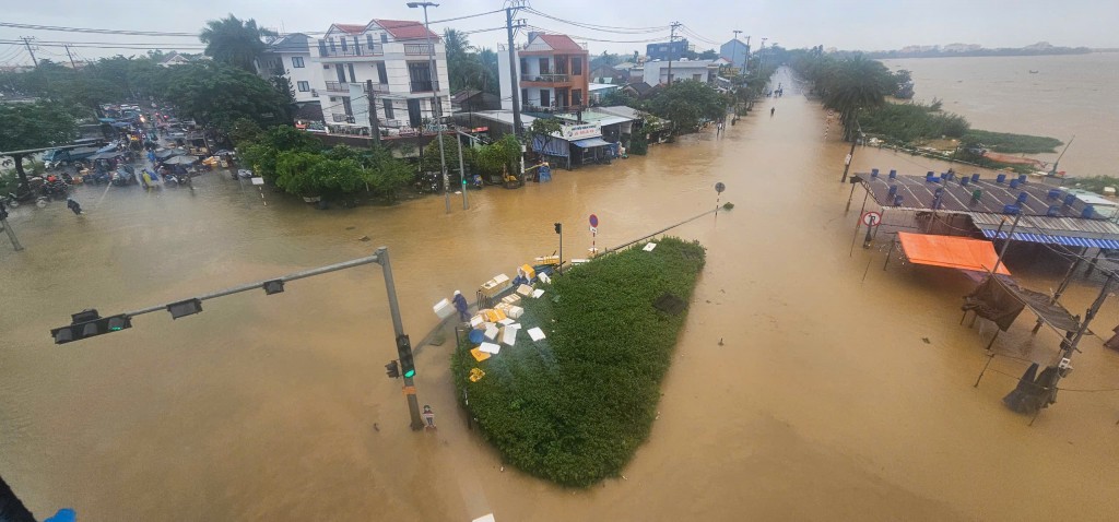 Lũ trên sông Vu Gia, Thu Bồn lên nhanh, nhiều khu vực ngập sâu