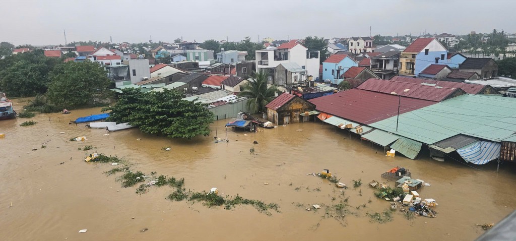 Lũ trên sông Vu Gia, Thu Bồn lên nhanh, nhiều khu vực ngập sâu