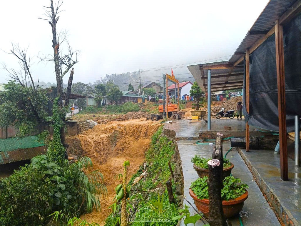 Xã biên giới Đăk Plô sạt lở, khẩn cấp di dời 26 hộ dân Xã biên giới Đăk Plô sạt lở, khẩn cấp di dời 26 hộ dân