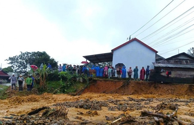 Xã Đăk Plô khẩn cấp di dời 26 hộ dân do sạt lở