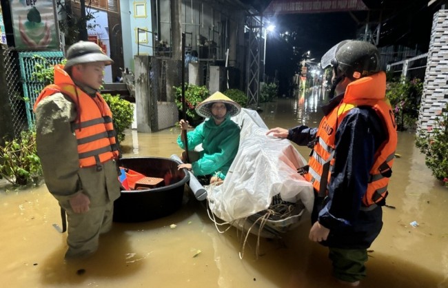 Nước lũ dâng cao, hơn 2.120 hộ dân xã Thượng Đức bị chia cắt
