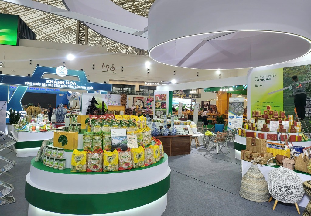 Tự hào giới thiệu nông sản mang tầm trí tuệ của người Việt Tự hào giới thiệu nông sản mang tầm trí tuệ của người Việt