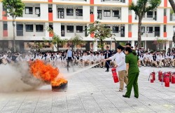 Trang bị kiến thức pháp luật và kỹ năng phòng cháy chữa cháy cho học sinh