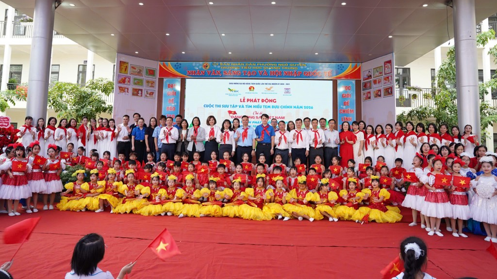 Hành trình phát triển đất nước qua con tem bưu chính Hành trình phát triển đất nước qua con tem bưu chính