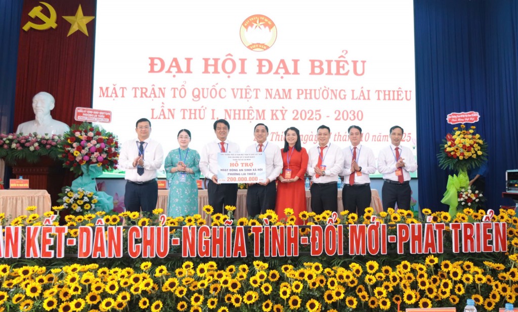 Ban Thường trực Ủy ban MTTQ Việt Nam TP Hồ Chí Minh trao 200 triệu đồng hỗ trợ các hoạt động an sinh xã hội tại phường Lái Thiêu. Ban Thường trực Ủy ban MTTQ Việt Nam TP Hồ Chí Minh trao 200 triệu đồng hỗ trợ các hoạt động an sinh xã hội tại phường Lái Thiêu.