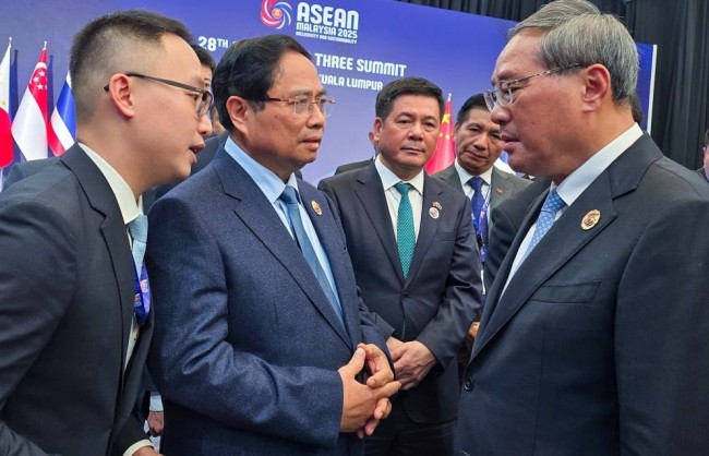 Thủ tướng Phạm Minh Chính gặp Thủ tướng Trung Quốc Lý Cường