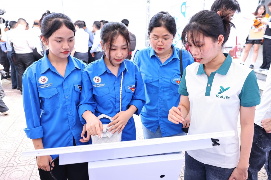 Đoàn viên, thanh niên Thủ đô trải nghiệm các sản phẩm, dịch vụ khoa học công nghệ