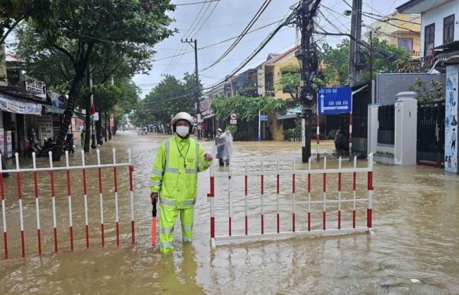 Đà Nẵng: 113 điểm ngập úng nghiêm trọng, nhiều tuyến đường chính cô lập