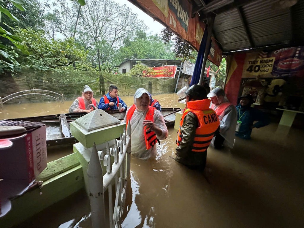 TP Huế đã di dời 265 hộ dân với 730 nhân khẩu đến nơi an toàn (Ảnh CA) TP Huế đã di dời 265 hộ dân với 730 nhân khẩu đến nơi an toàn (Ảnh CA)