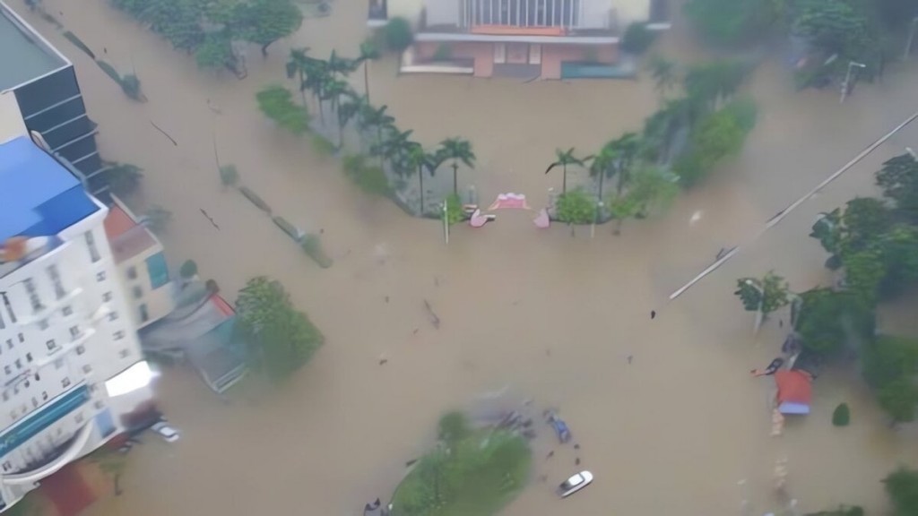 TP Huế ngập lụt diện rộng