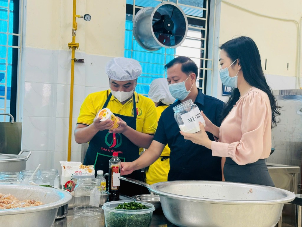 Tăng cường kiểm soát bữa ăn bán trú tại trường học