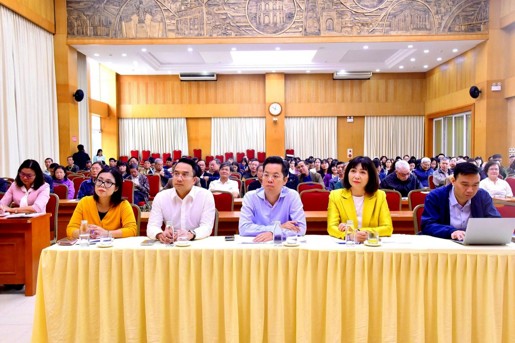 Các đồng chí trong Ban Thường vụ Đảng uỷ phường Hoàn Kiếm tham dự Hội nghị