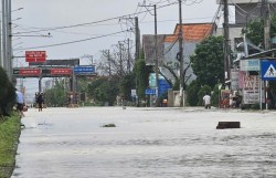 Quốc lộ 1 đoạn qua phường An Thắng, TP Đà Nẵng đang ngập sâu