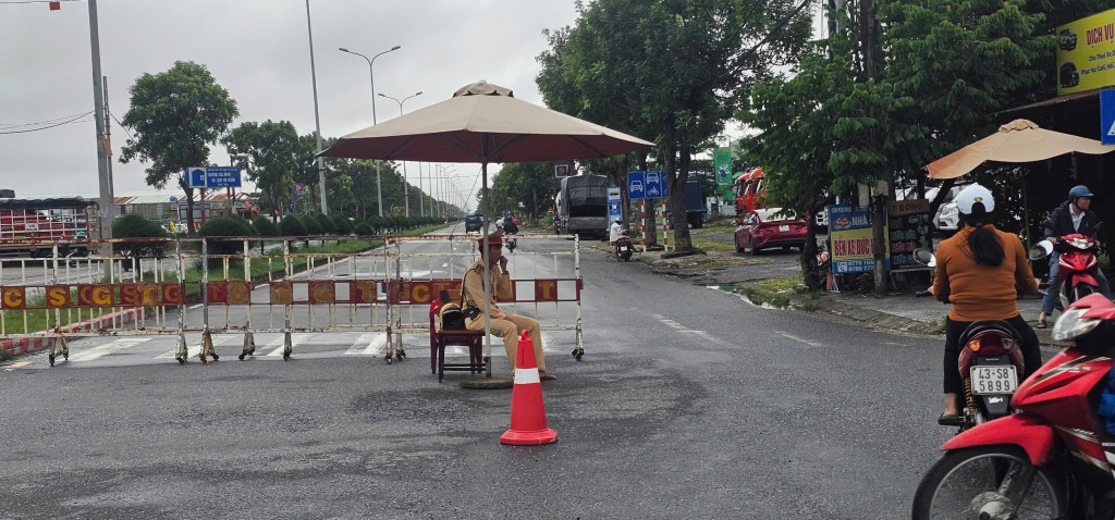 Lũ dâng cao, Quốc lộ 1 TP Đà Nẵng đang bị tê liệt