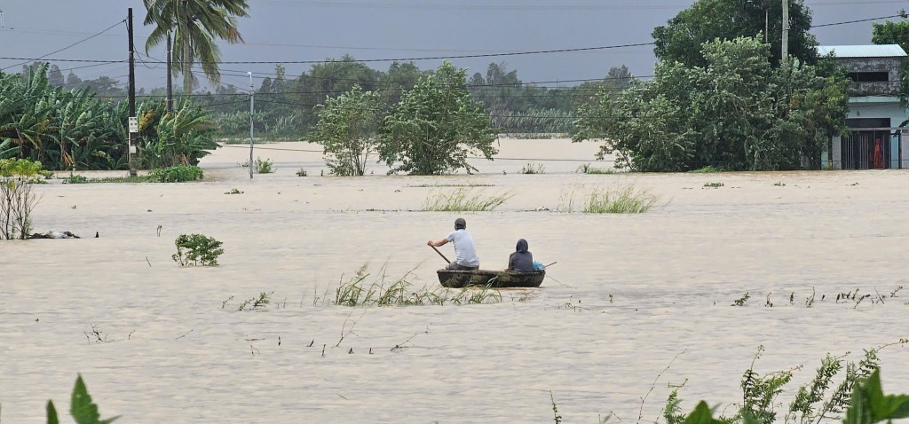 Đà Nẵng: Lũ trên các sông vẫn duy trì trên mức báo động 3