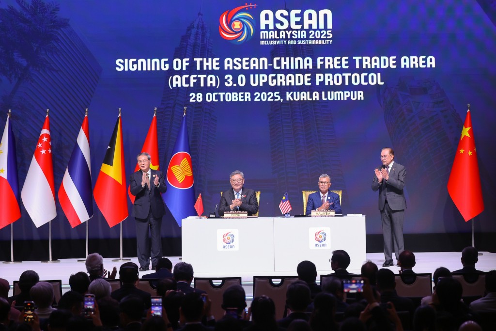 Lễ ký Nghị định thư nâng cấp Hiệp định Thương mại tự do ASEAN-Trung Quốc (ACFTA 3.0) - Ảnh: VGP/Nhật Bắc