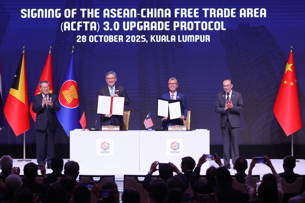 Lễ ký Nghị định thư nâng cấp Hiệp định Thương mại tự do ASEAN-Trung Quốc (ACFTA 3.0) - Ảnh: VGP/Nhật Bắc