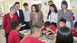 Chủ động đầu tư trang thiết bị hiện đại phục vụ công tác tổ chức bữa ăn bán trú