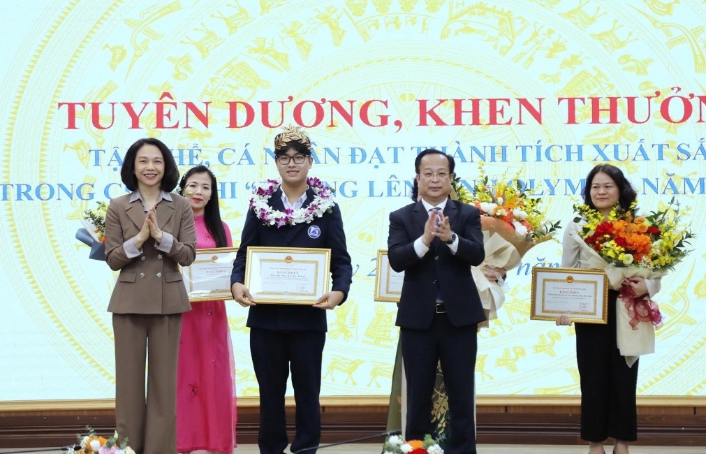 Hà Nội tuyên dương học sinh vô địch Đường lên đỉnh Olympia 2025