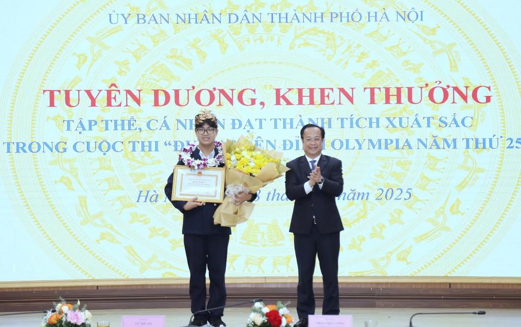Hà Nội khen thưởng học sinh giành ngôi quán quân Olympia 2025