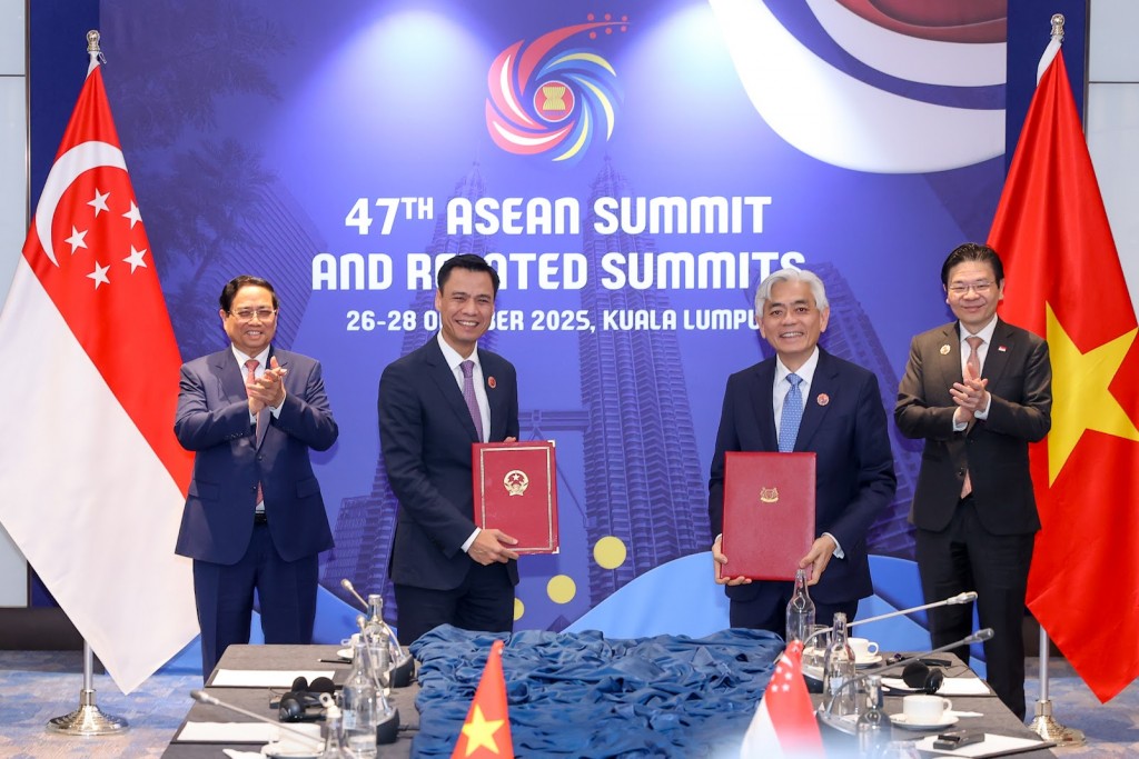 Thủ tướng hai nước chứng kiến lễ trao Chương trình Hành động triển khai quan hệ Đối tác Chiến lược toàn diện giai đoạn 2025-2030 - Ảnh: VGP/Nhật Bắc