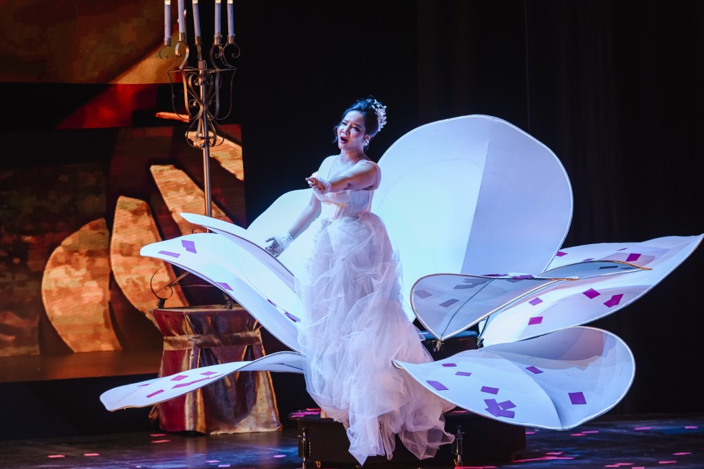 Khán giả Thủ đô “hòa mình” vào dòng chảy cảm xúc mãnh liệt của La Traviata Khán giả Thủ đô “hòa mình” vào dòng chảy cảm xúc mãnh liệt của La Traviata