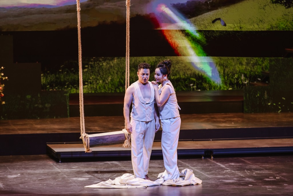 Khán giả Thủ đô “hòa mình” vào dòng chảy cảm xúc mãnh liệt của La Traviata Khán giả Thủ đô “hòa mình” vào dòng chảy cảm xúc mãnh liệt của La Traviata