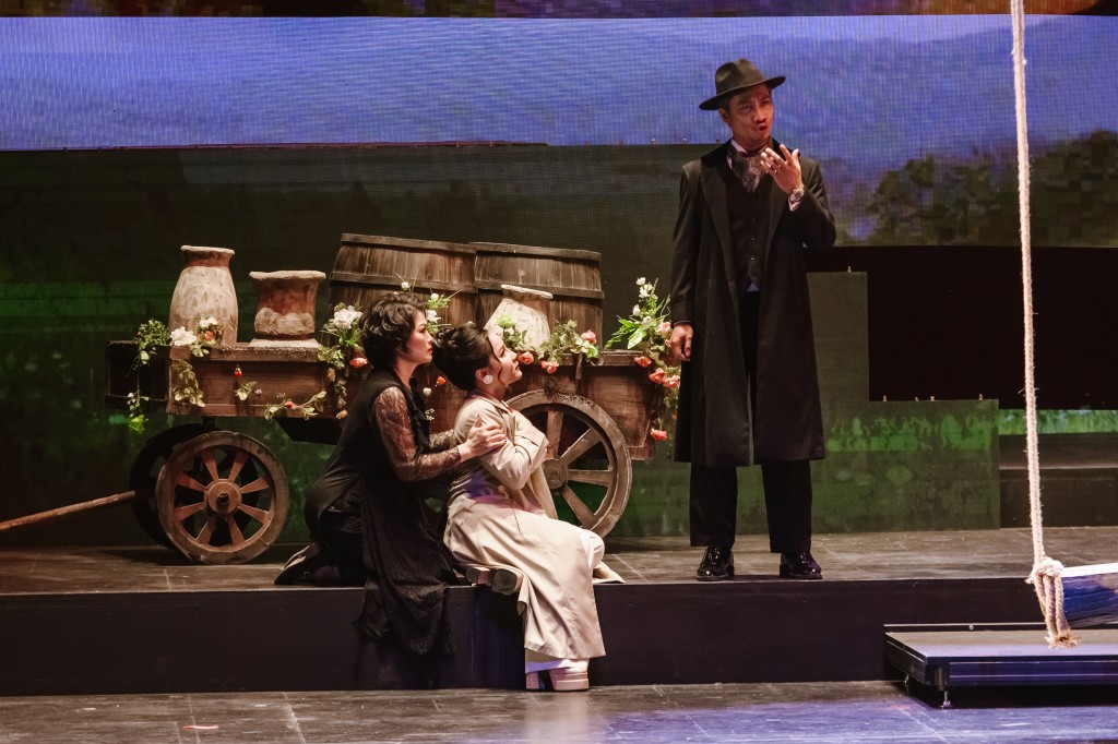 Khán giả Thủ đô “hòa mình” vào dòng chảy cảm xúc mãnh liệt của La Traviata Khán giả Thủ đô “hòa mình” vào dòng chảy cảm xúc mãnh liệt của La Traviata