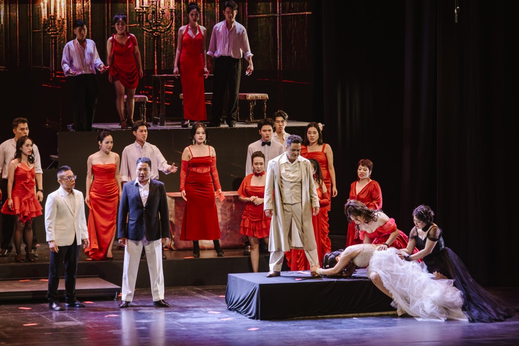 Khán giả Thủ đô “hòa mình” vào dòng chảy cảm xúc mãnh liệt của La Traviata Khán giả Thủ đô “hòa mình” vào dòng chảy cảm xúc mãnh liệt của La Traviata