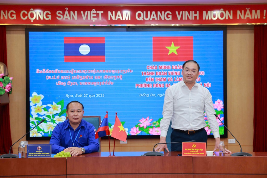 Đồng chí Nguyễn Ngọc Việt – Bí thư Quận ủy Đống Đa phát biểu chào mừng Đoàn công tác Thành đoàn Viêng Chăn (Lào) đến thăm và làm việc tại phường Đống Đa, Thành phố Hà Nội. Đồng chí Nguyễn Ngọc Việt – Bí thư Quận ủy Đống Đa phát biểu chào mừng Đoàn công tác Thành đoàn Viêng Chăn (Lào) đến thăm và làm việc tại phường Đống Đa, Thành phố Hà Nội.