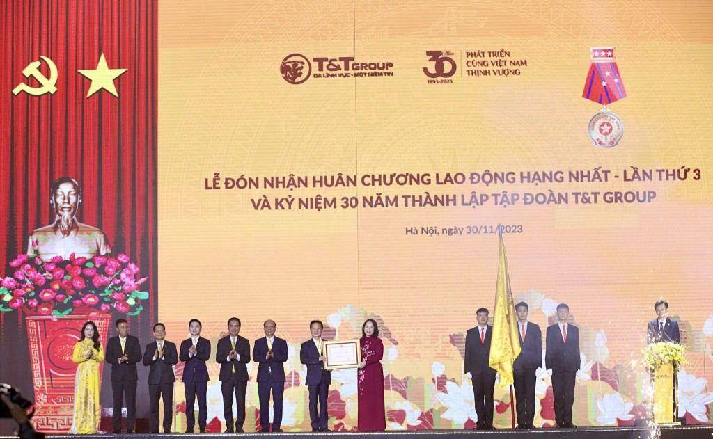 T&amp;T Group ba lần vinh dự đón nhận Huân chương Lao động hạng Nhất do Đảng, Nhà nước trao tặng.