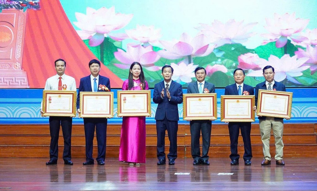 Tôn vinh 80 tập thể, cá nhân tiêu biểu trong phong trào thi đua yêu nước
