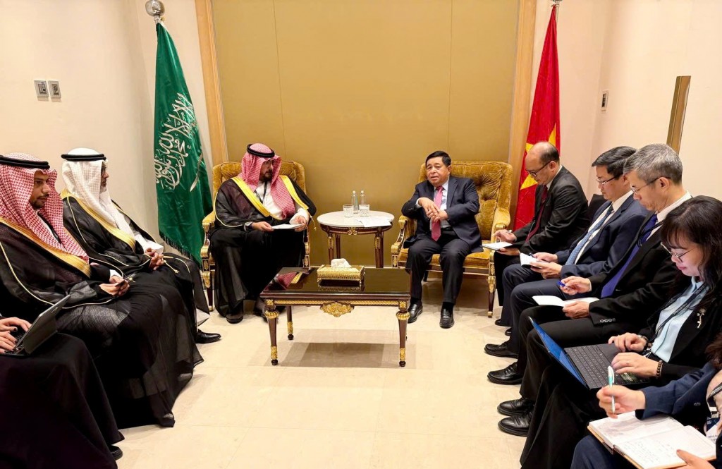 Phó Thủ tướng Nguyễn Chí Dũng đánh giá cao những thành tựu phát triển KTXH của Saudi Arabia - Ảnh: VGP/Thu Sa