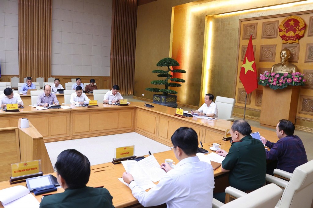 Phó Thủ tướng giao Bộ Nông nghiệp và Môi trường xây dựng kịch bản làm việc và đàm phán với EC, cập nhật đầy đủ các vấn đề EC đã nêu, phương án giải trình và các nội dung cần bảo vệ - Ảnh: VGP/Minh Khôi