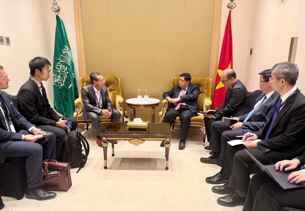 Phó Thủ tướng tiếp ông Peter H. Diamandis, thành viên Hội đồng Quản trị FII Institute (Saudi Arabia) - Ảnh: VGP/Thu Sa