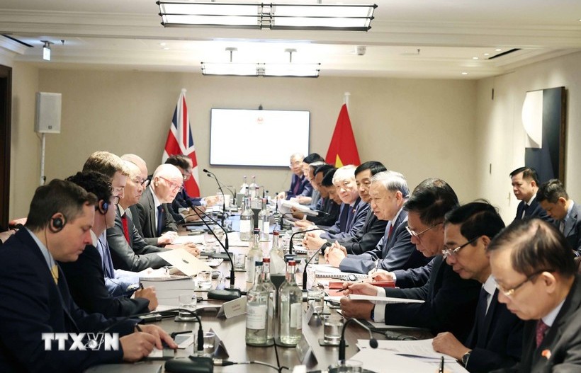 Tổng Bí thư Tô Lâm dự tọa đàm về công nghệ AI và chip bán dẫn tại Anh